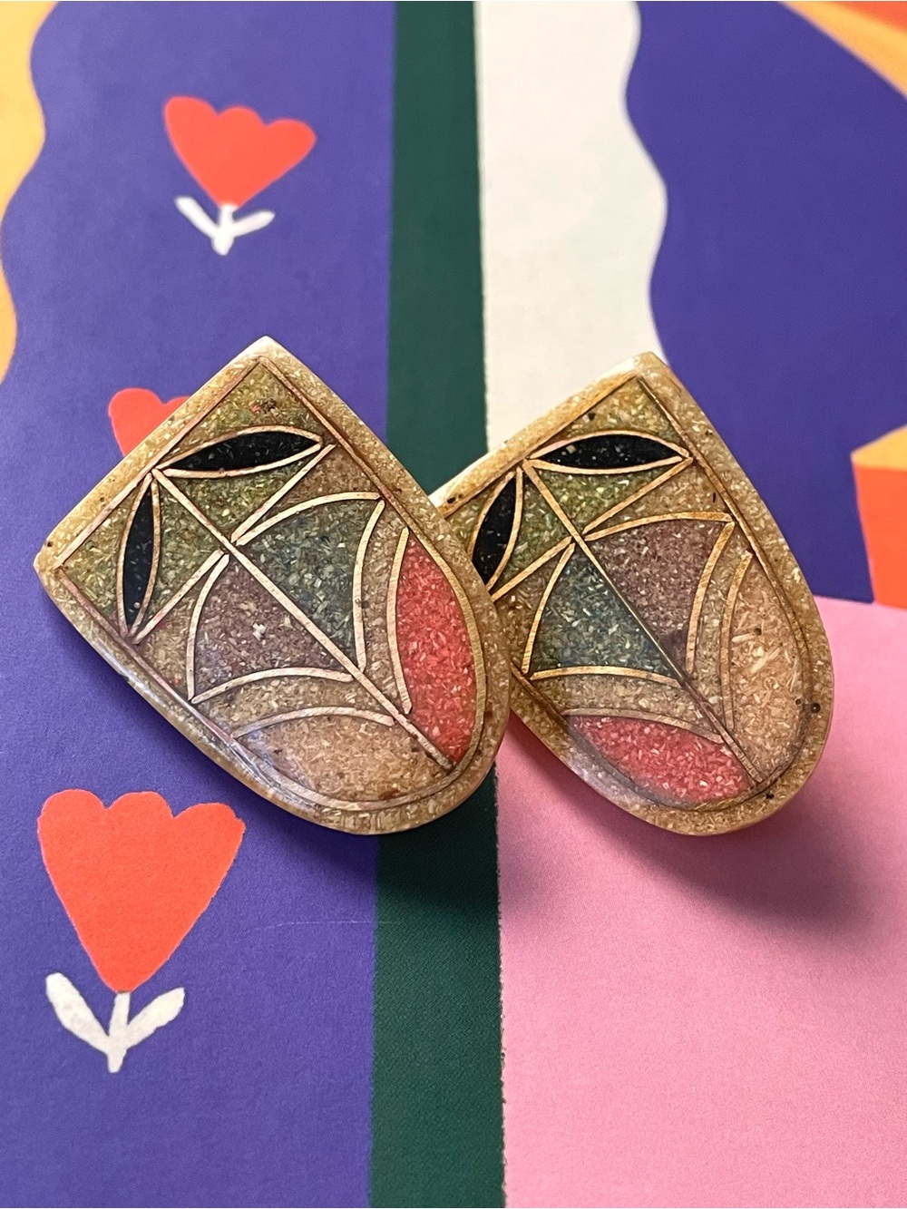 Vintage Lee Sands-style lucite/plastic inlay-look shield clip-on earrings